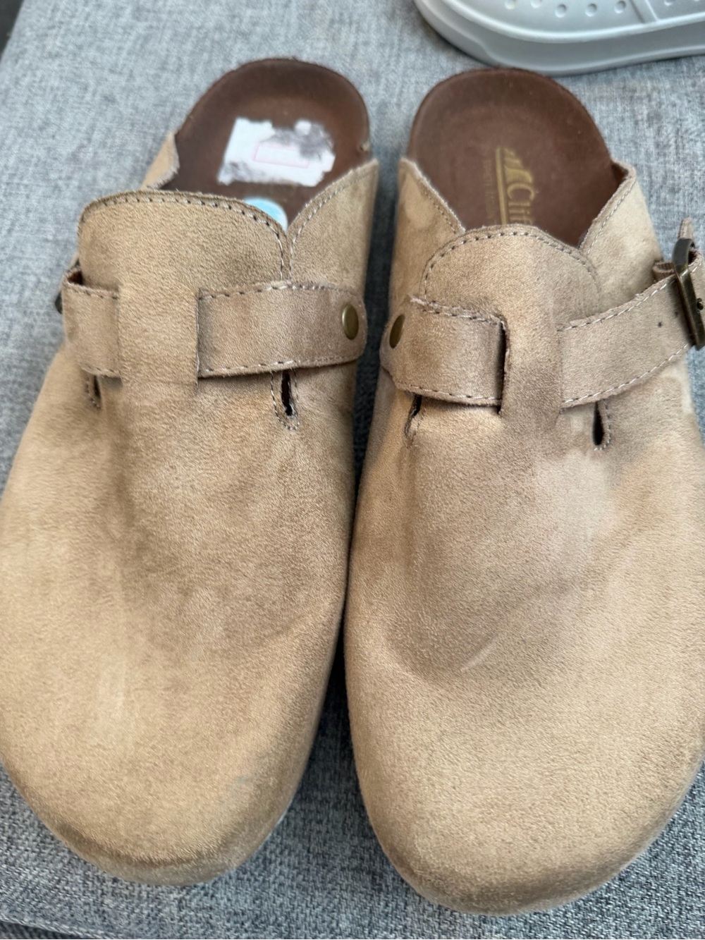 Cliffs by WHITE MOUNTAIN Men's Tan Faux Suede Slip-On Mule Clogs 10W buckle VGUC